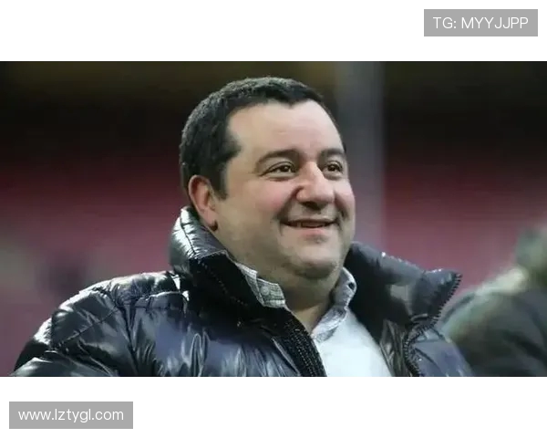 哈维西蒙斯崛起之路：从青训天才到足球场上的新星